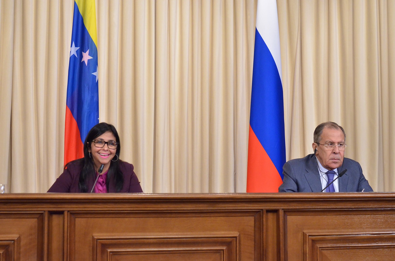 El canciller ruso, Serguéi Lavrov, y su par venezolana, Delcy Rodríguez.