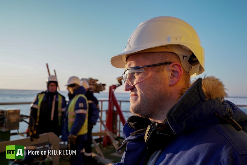 life on Arctic oil platform