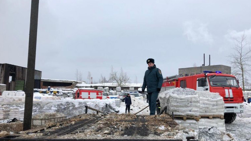 Демонтажные работы могли привести к пожару на заводе в Ленинградской области