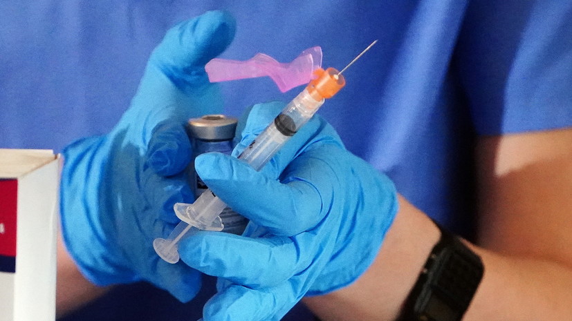 В США арестован испортивший 500 доз вакцины Moderna провизор